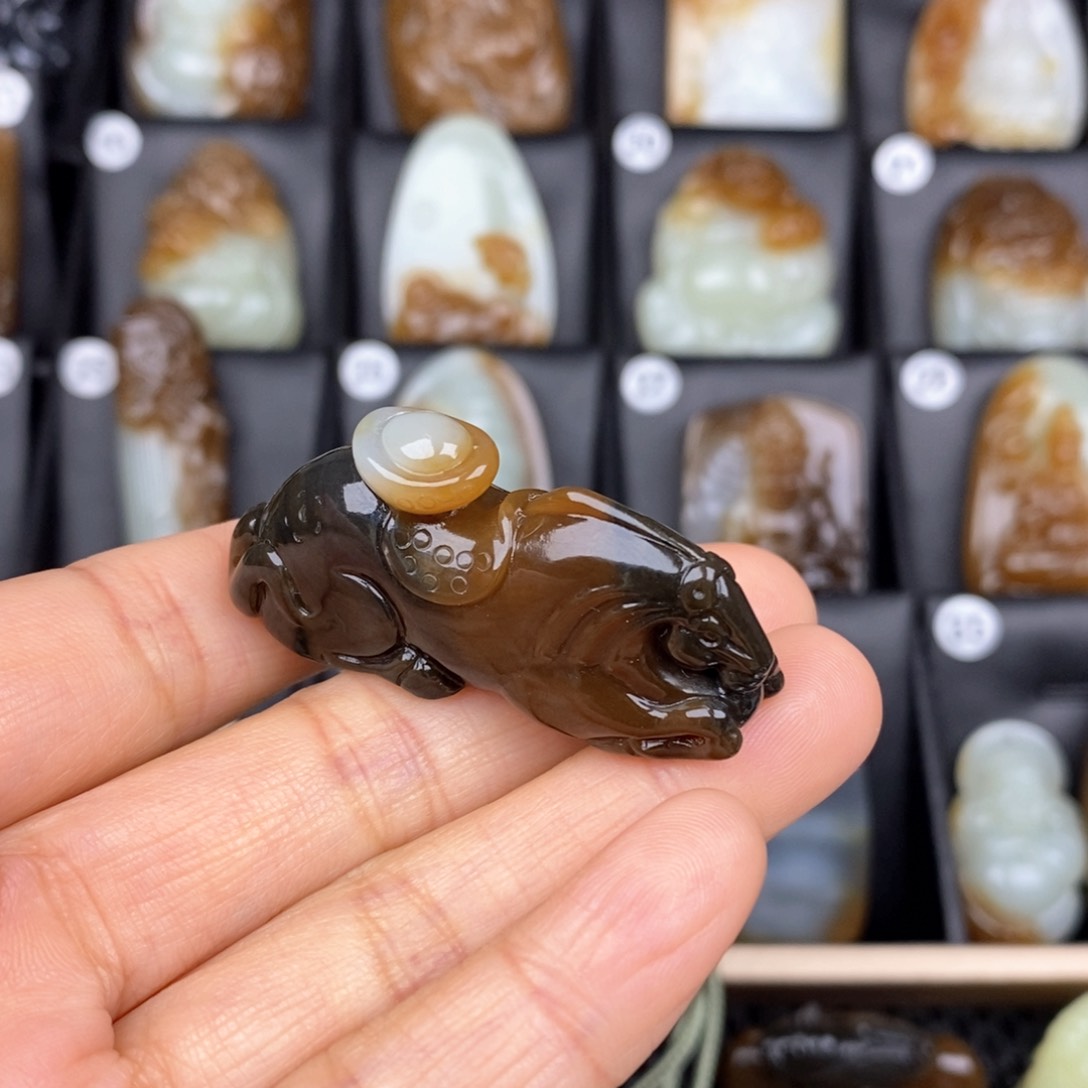 和田玉颈饰未镶嵌勇**涯