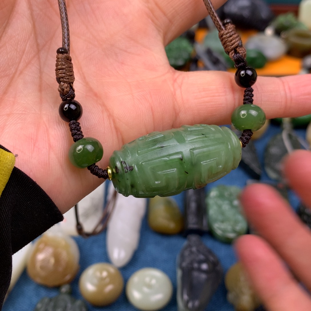 和田玉未镶嵌颈饰