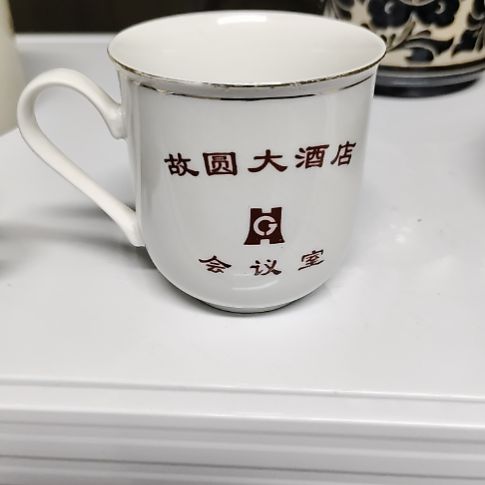 瓷片瓷片，各种摆件，均有瑕疵。沙锅！
