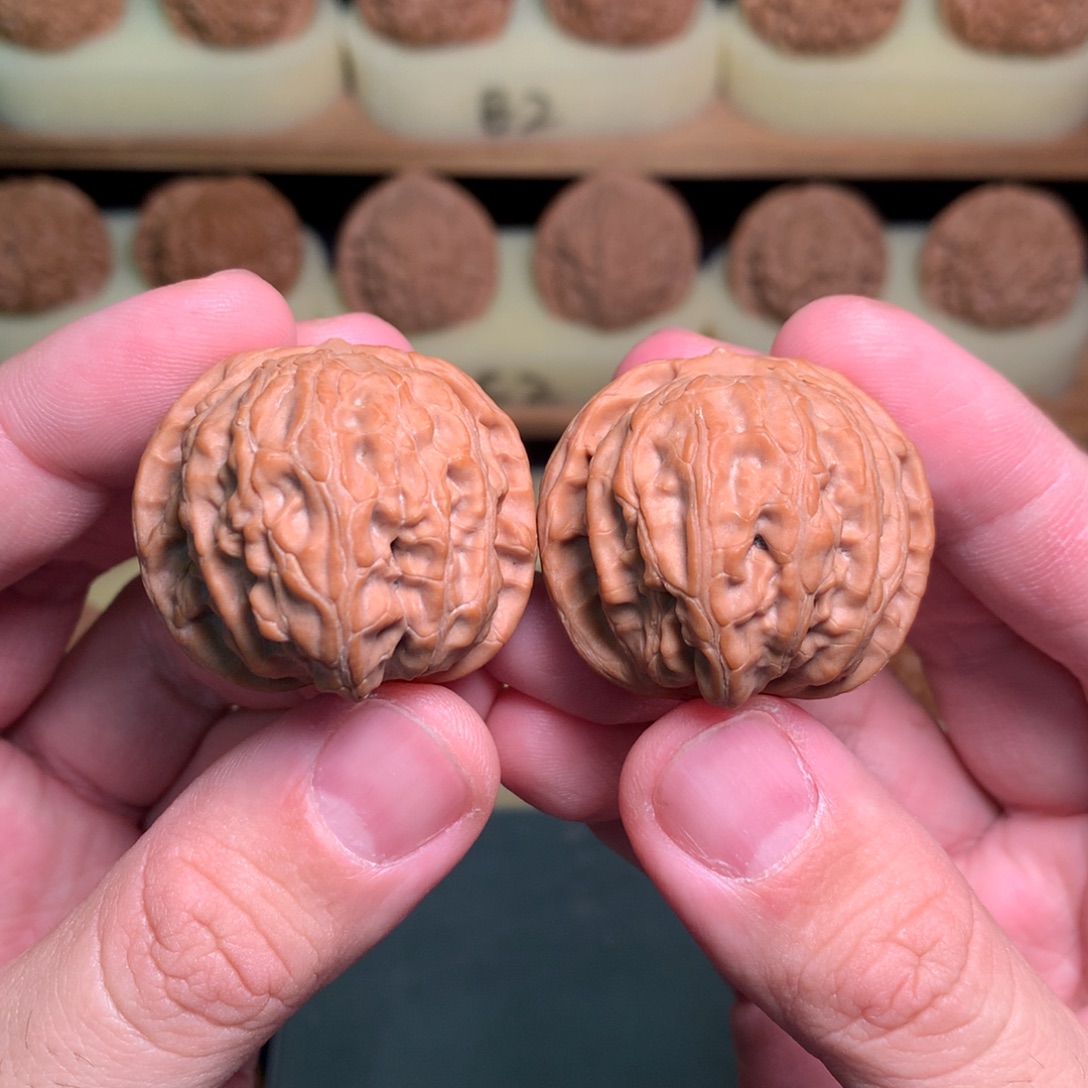 文玩核桃吊坠36龙胆元宝全品