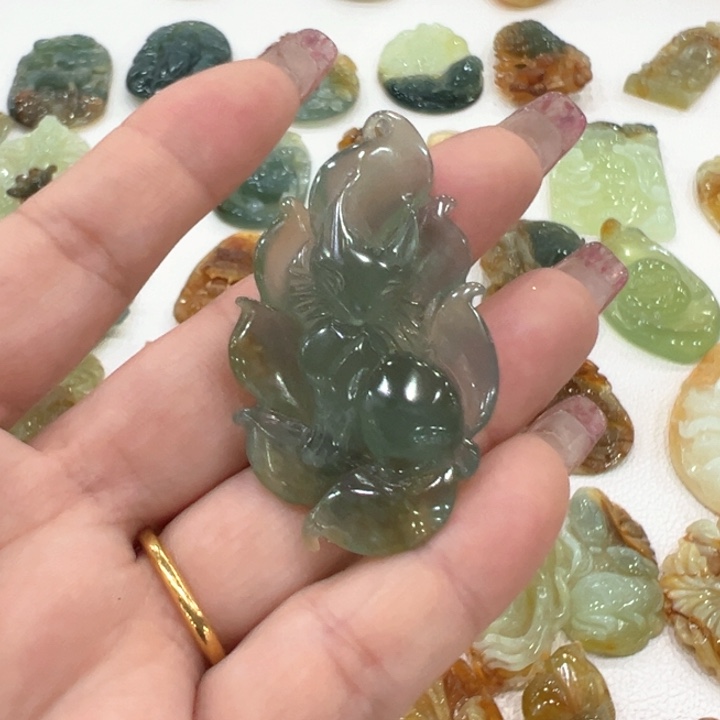 蛇纹石玉未镶嵌颈饰