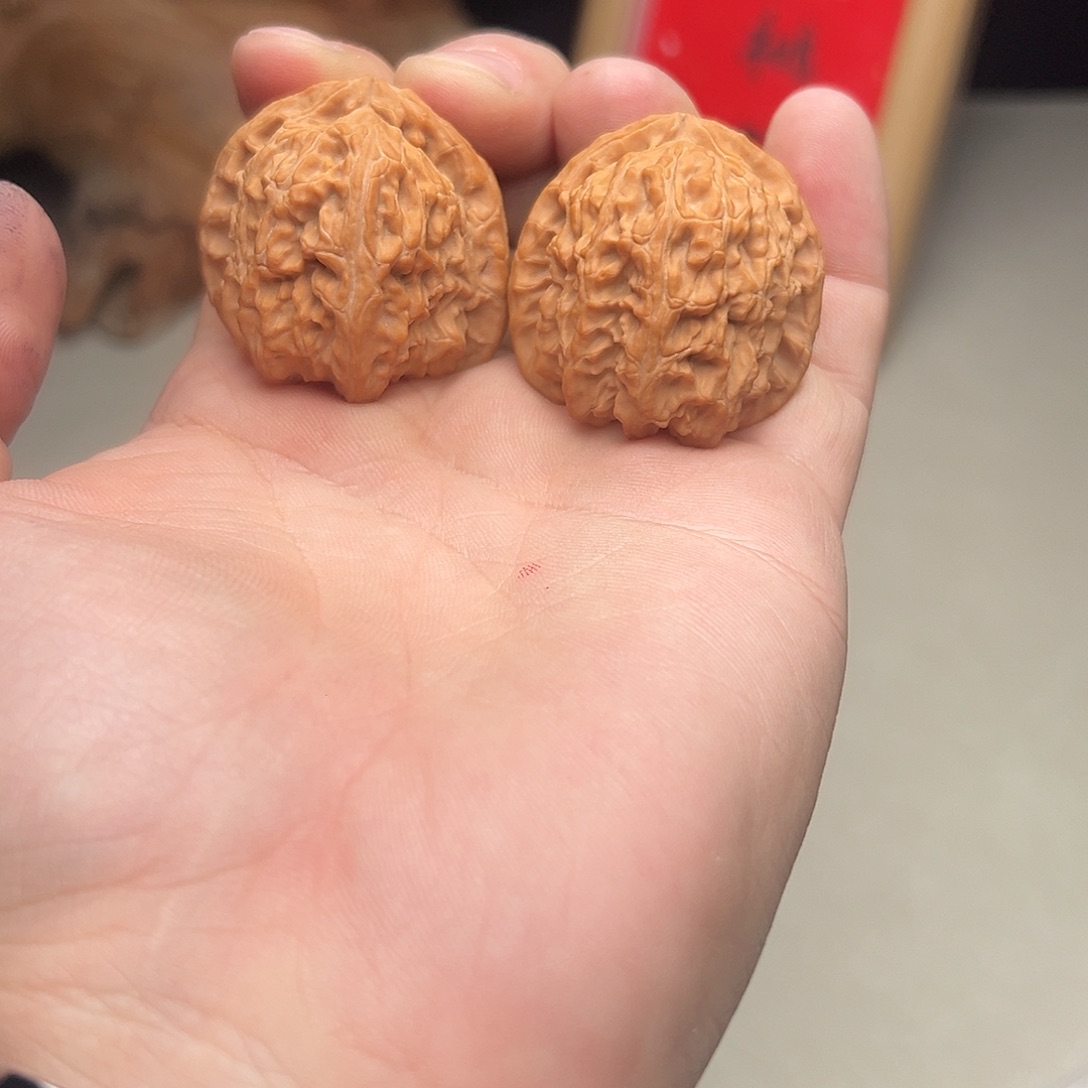 文玩核桃吊坠白狮子