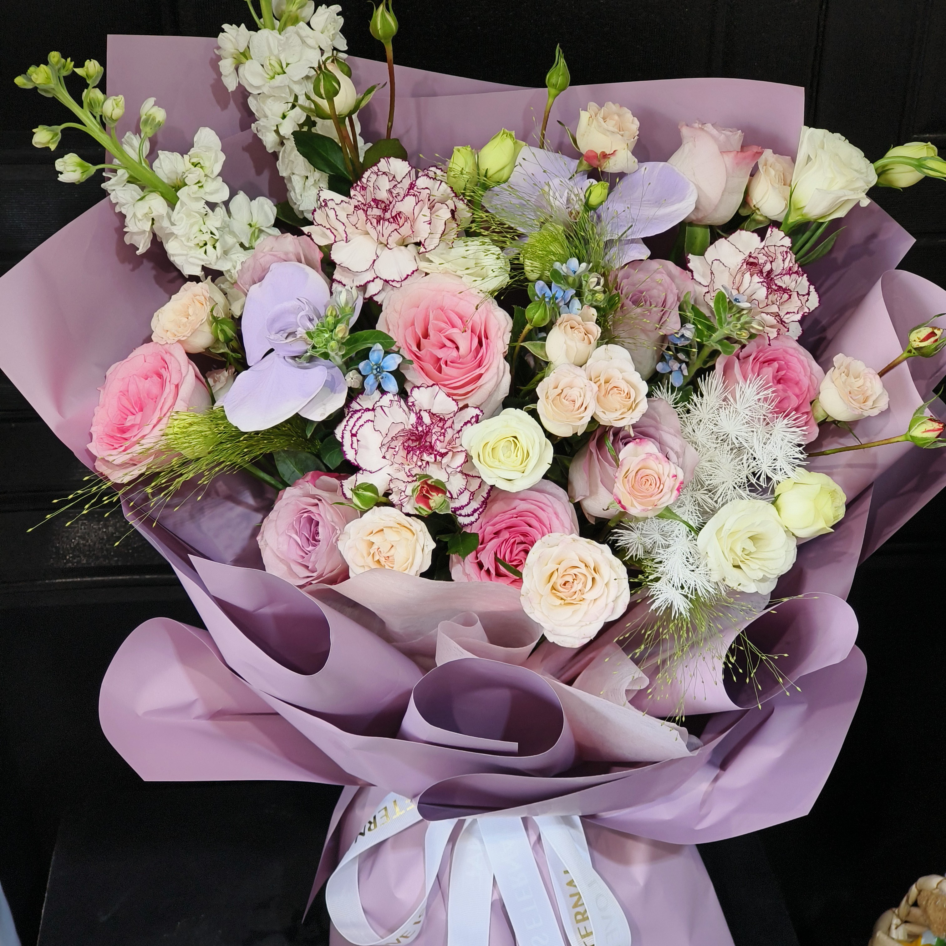 【38女神节花束】蝴蝶兰康乃馨玫瑰女神节花束