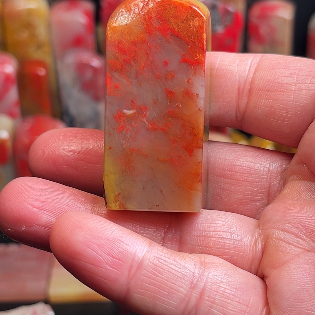 巴林石其他巴林福黄冻鸡血石方章