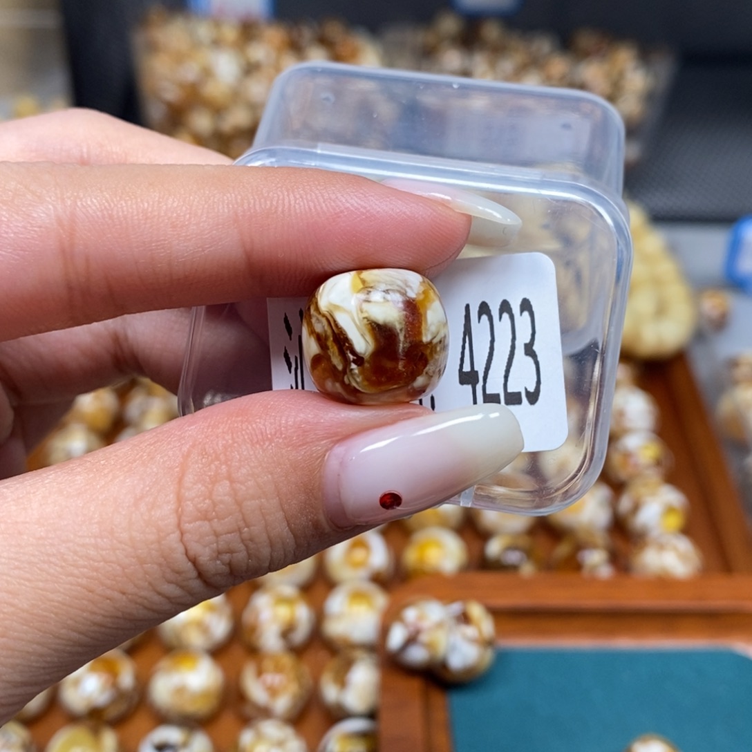 吊坠猴头核桃沁色圆珠老型4223