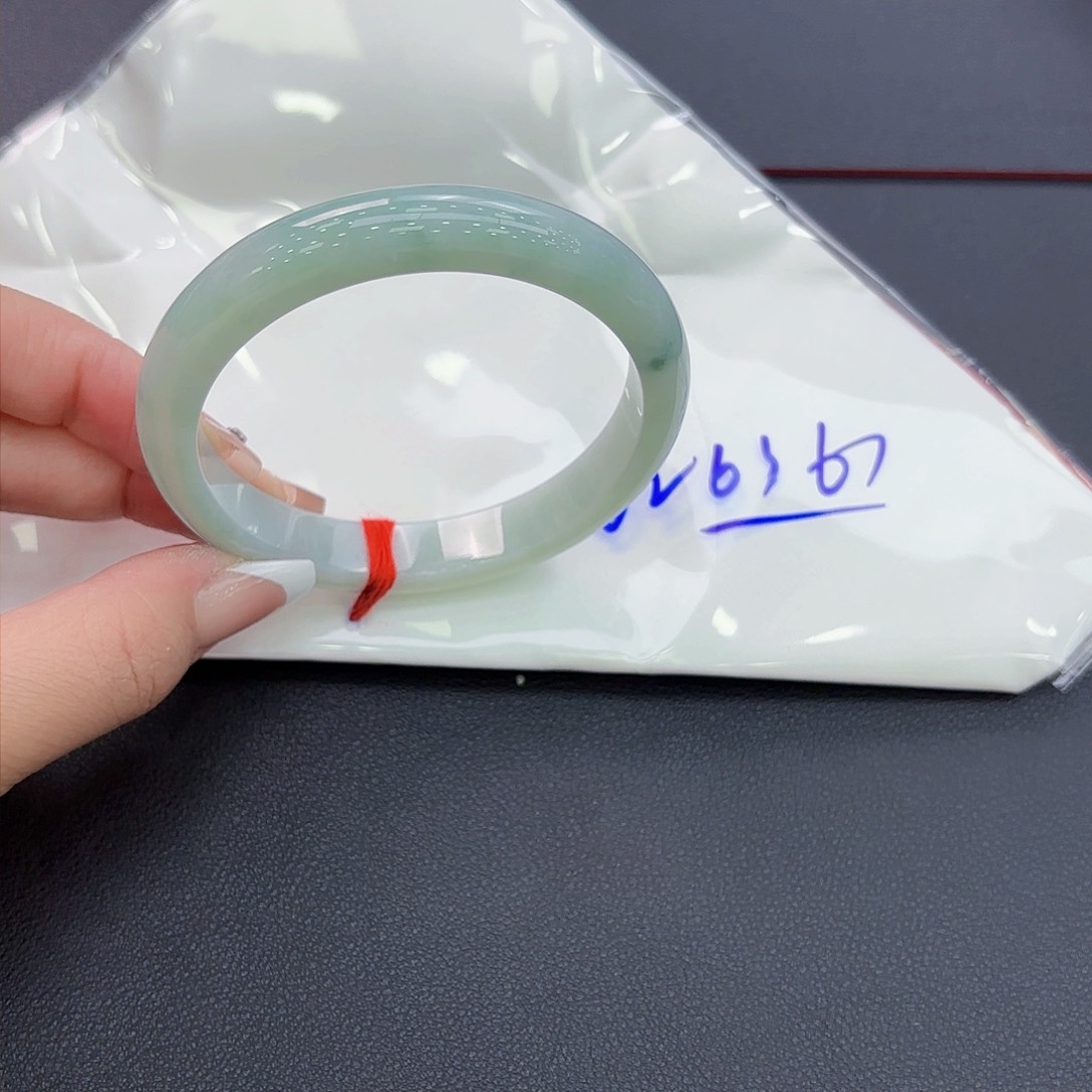 翡翠手镯未镶嵌手镯