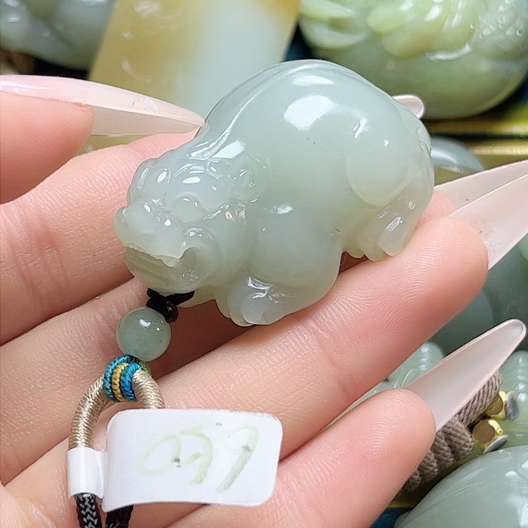 和田玉颈饰未镶嵌独**待