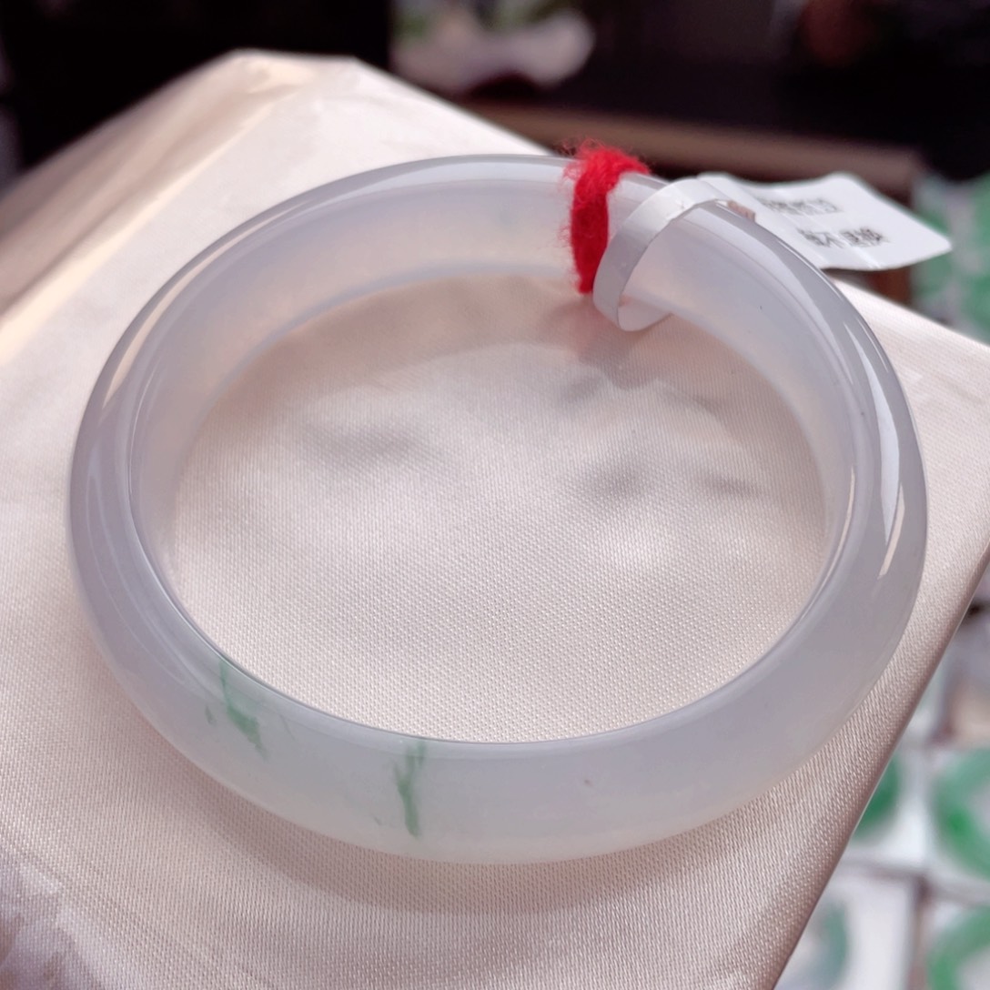 翡翠未镶嵌手镯52.5贵妃 清透泛光 起钢性 冰清玉洁3