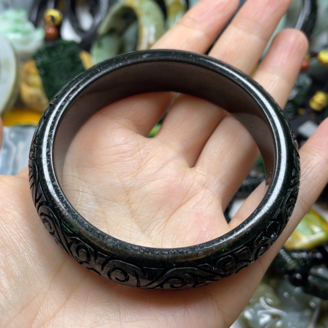 翡翠颈饰未镶嵌心**惜牌子
