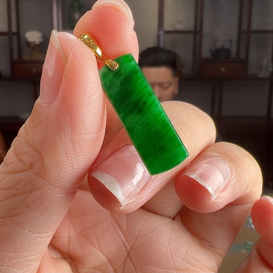 翡翠18K金镶嵌颈饰吊坠有纹