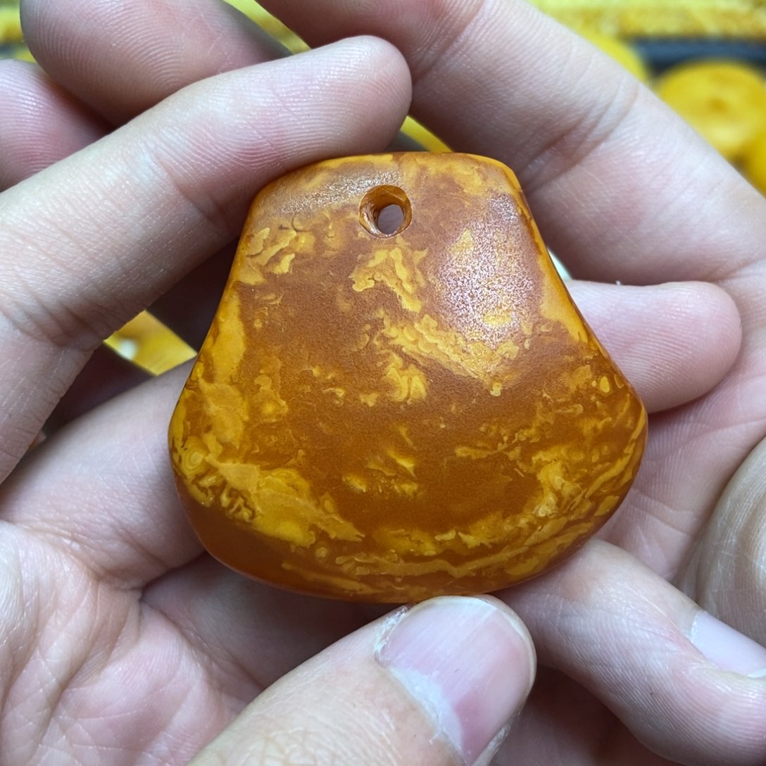 未镶嵌琥珀珠宝奇石