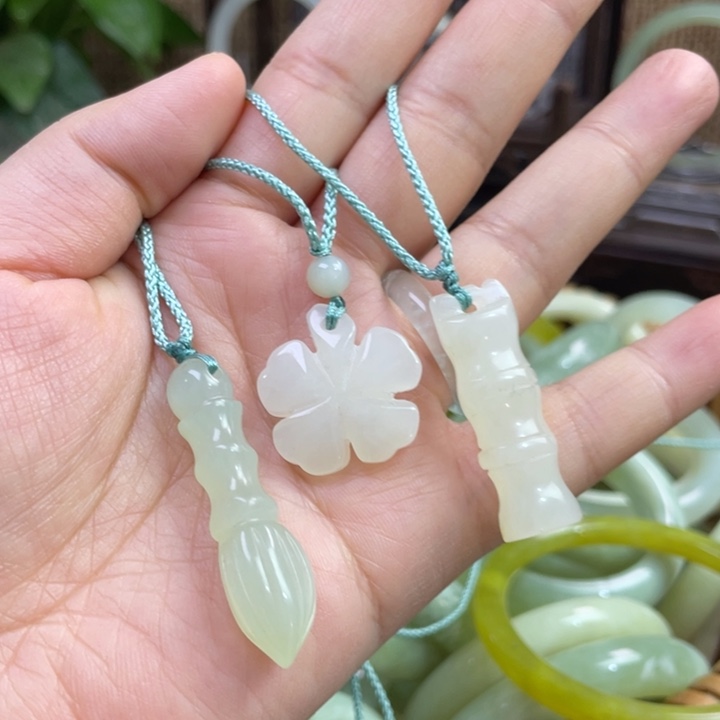 未镶嵌岫玉手镯吊坠