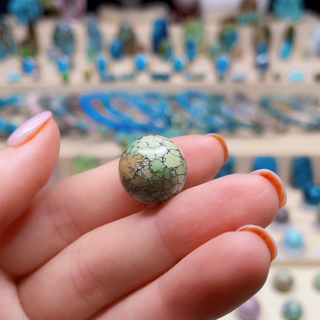 绿松石未镶嵌颈饰