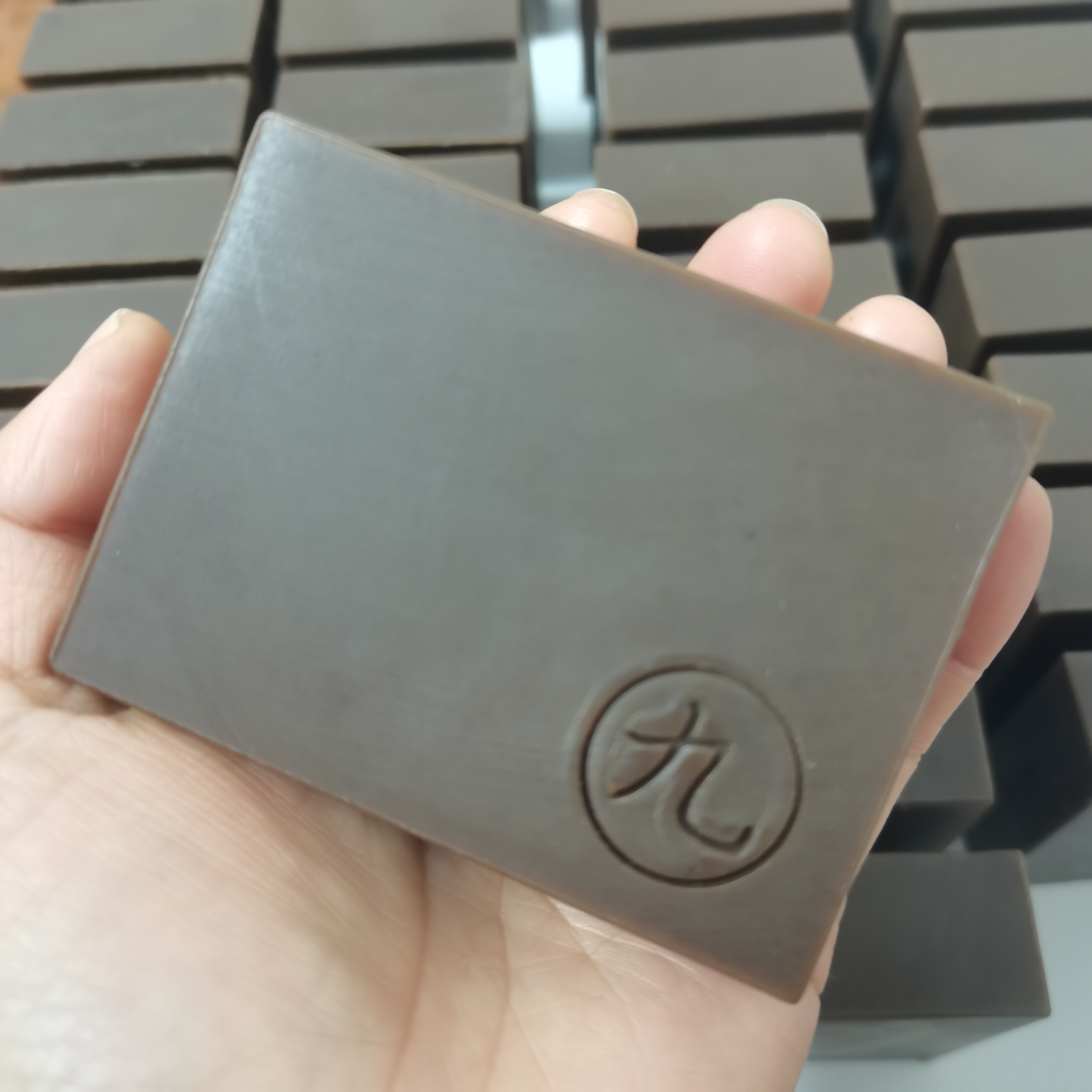 秘雅惠升级款九味皂加入高浓薰衣草精油以及高浓九味熬制