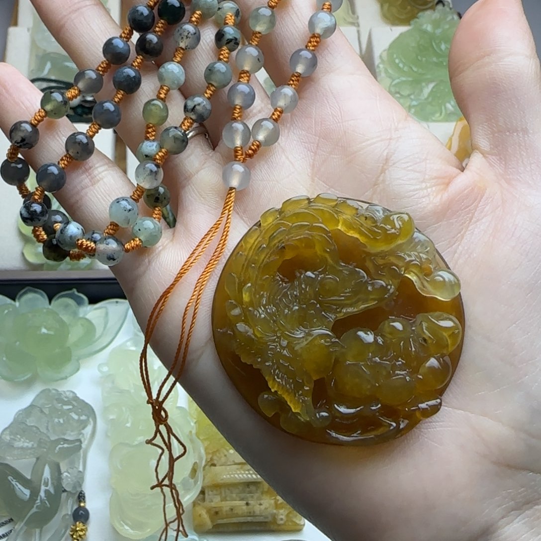 蛇纹石玉未镶嵌颈饰