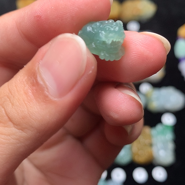 定制翡翠未镶嵌满底色口含珠小貔貅