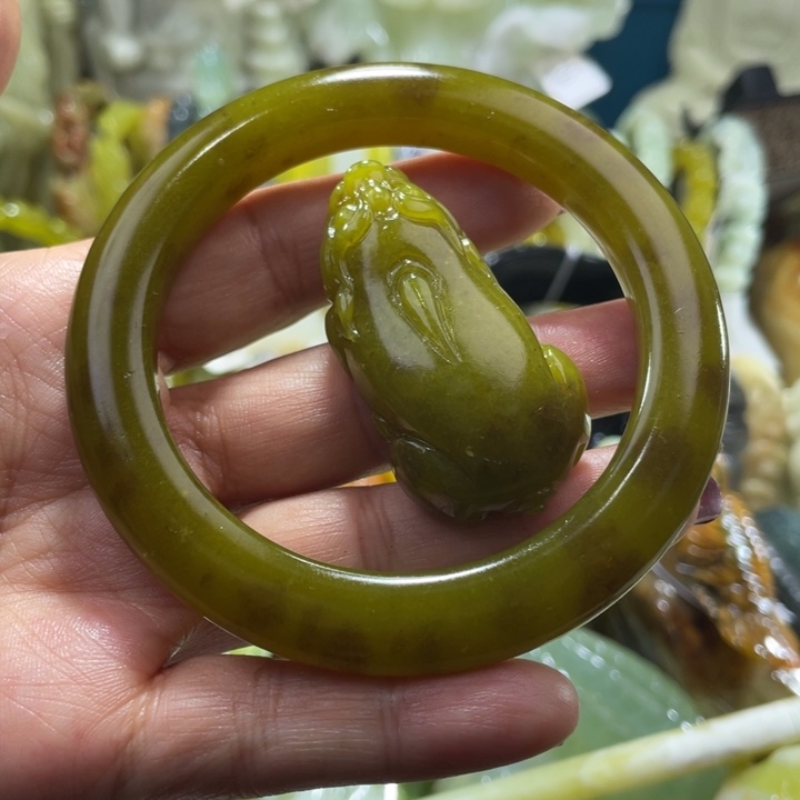 岫玉未镶嵌手镯58