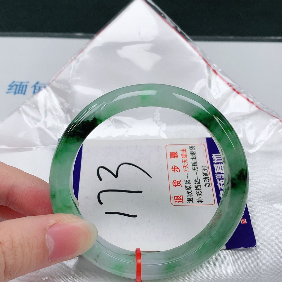 翡翠手镯未镶嵌翡翠