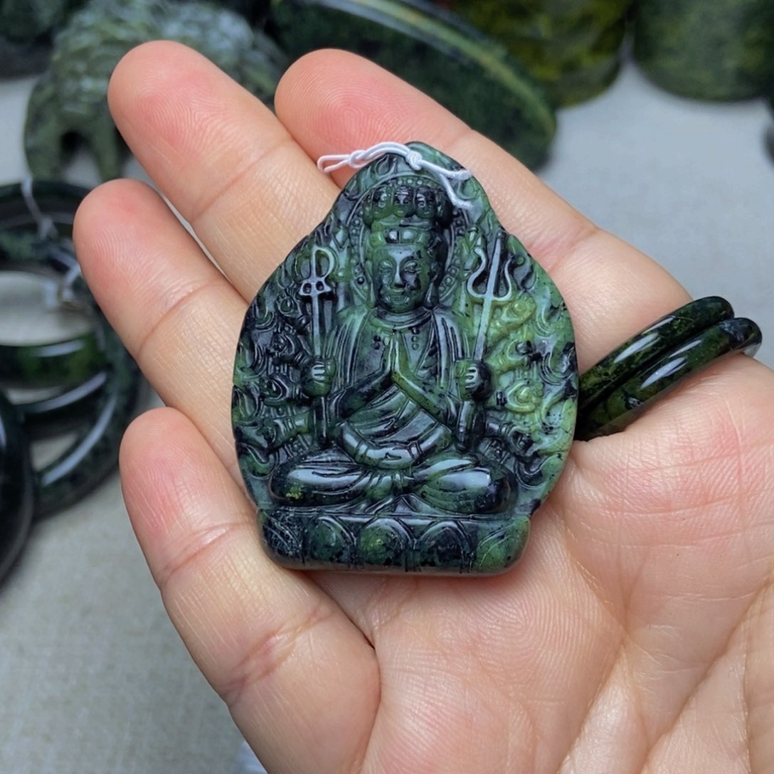 蛇纹石玉颈饰未镶嵌