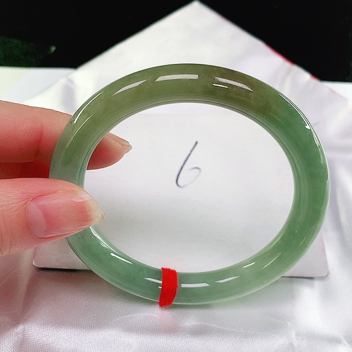 翡翠手镯（圆镯）未镶嵌