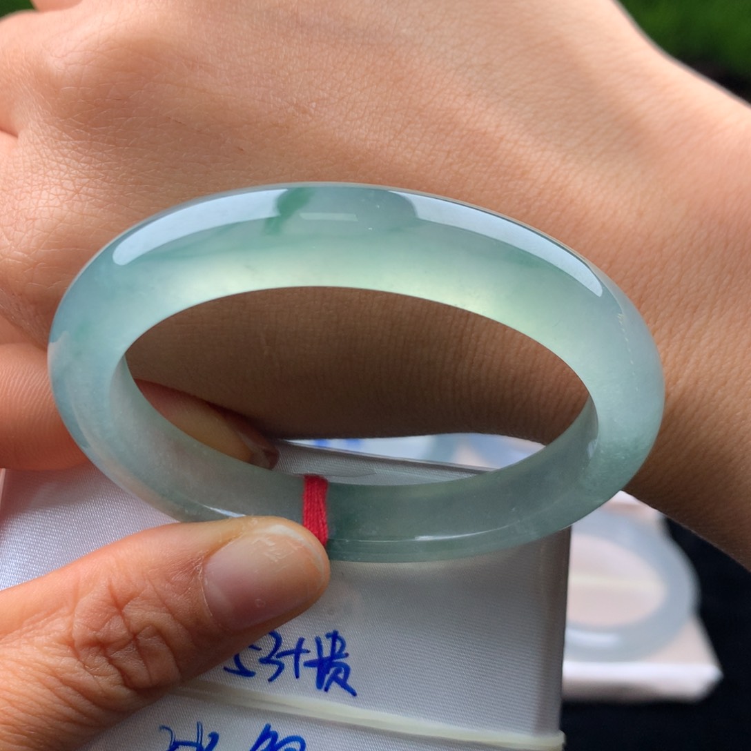 翡翠手镯未镶嵌手镯