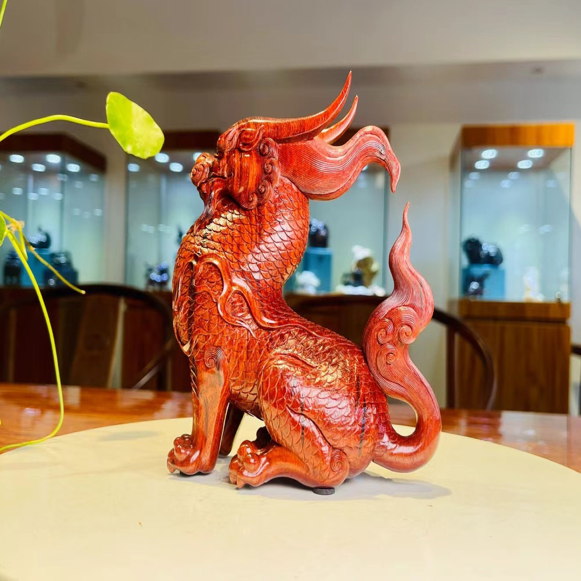 印度小叶紫檀，麒麟，尺寸：高16、宽14、厚7.5 厘米，重497克。