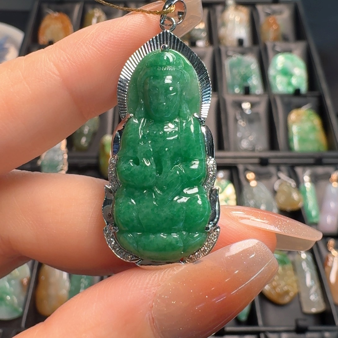 翡翠18K金镶嵌项链观音
