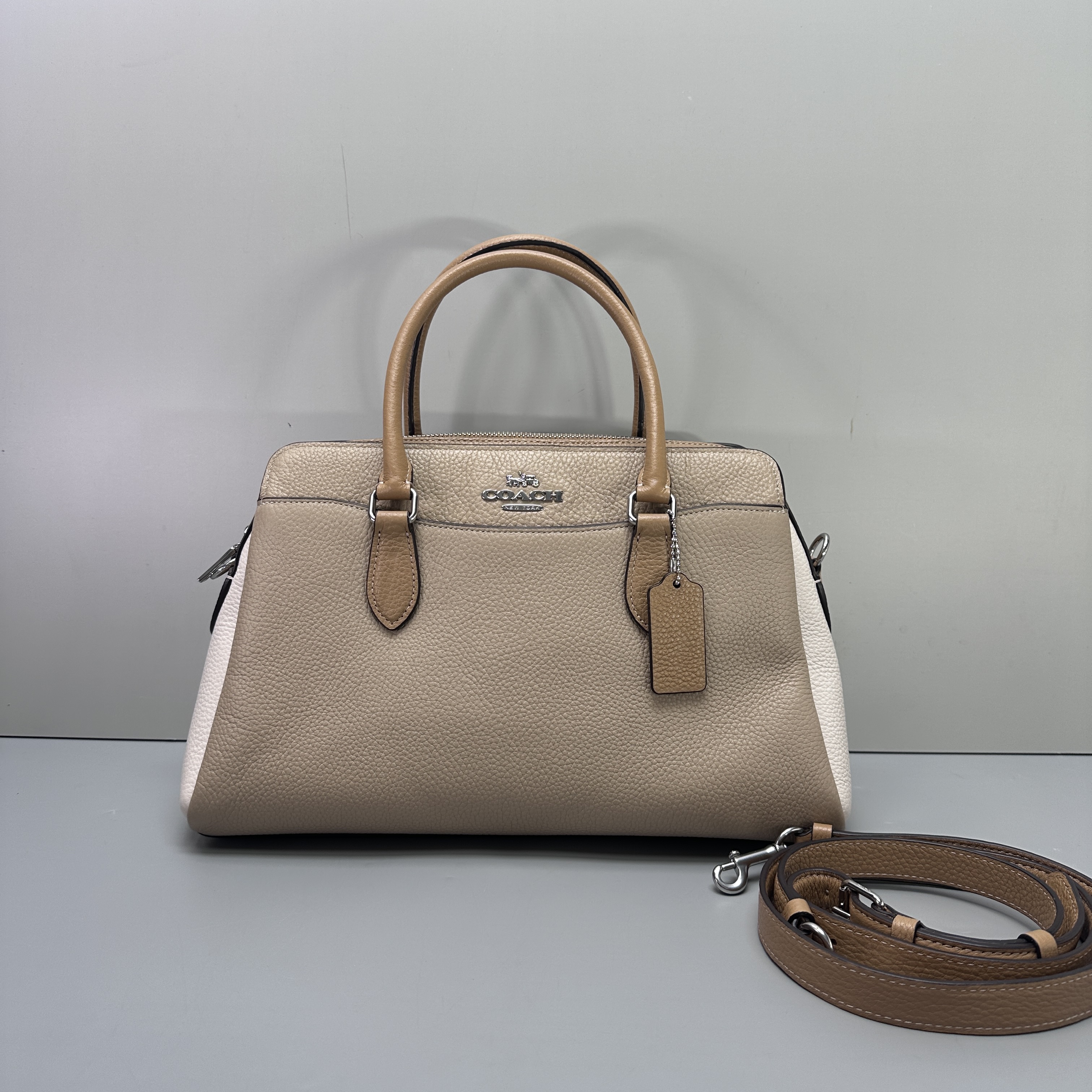 99新 COACH/蔻驰 darcie32奶茶拼色戴妃包32x21x12cmEM081701