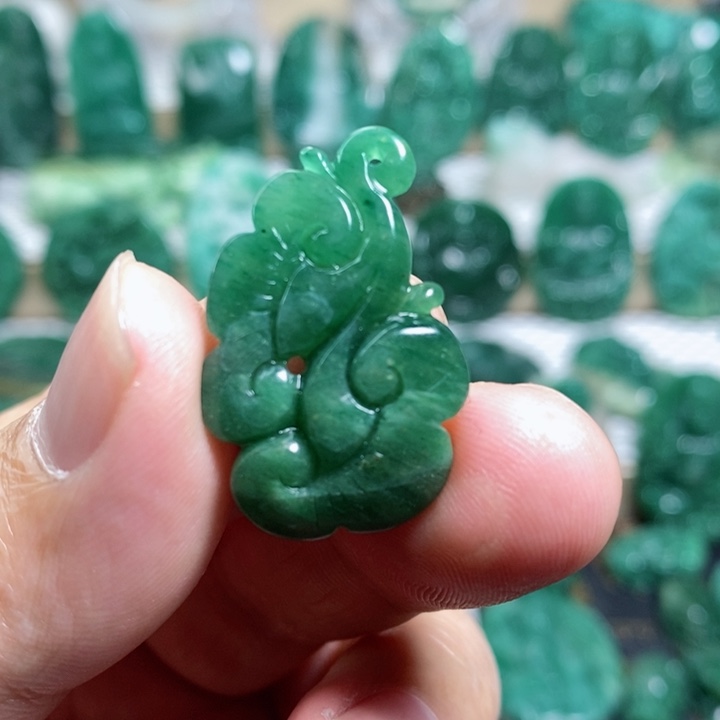 未镶嵌独山玉颈饰