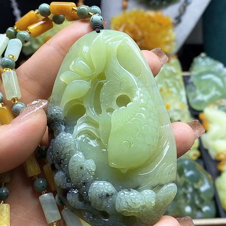 蛇纹石玉挂件未镶嵌