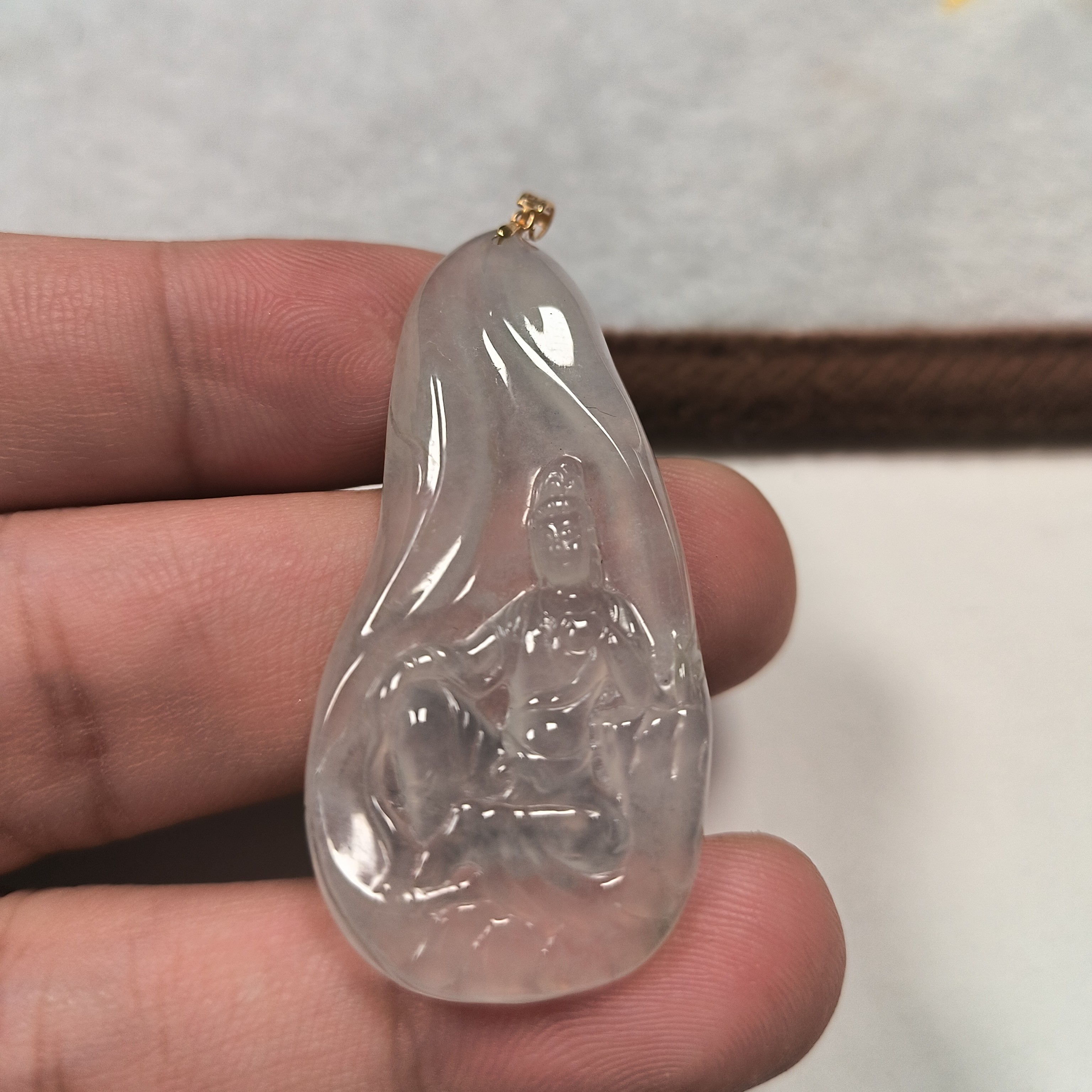 天然翡翠A货浅底色精工雕刻男士观音玉石吊坠