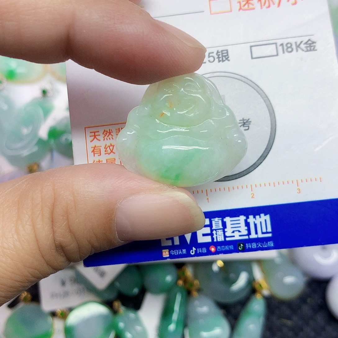 翡翠未镶嵌颈饰佛公