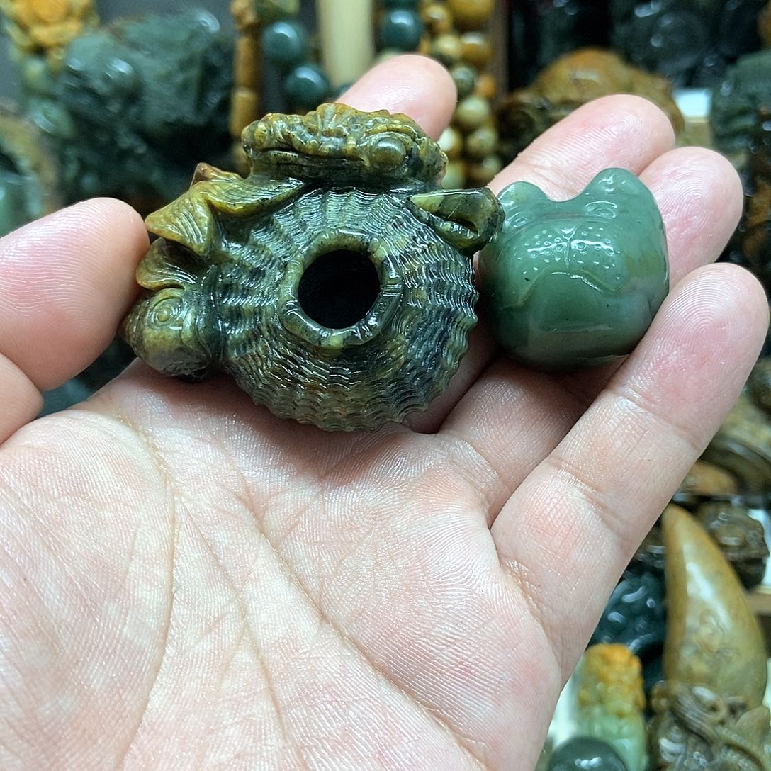 岫岩河磨玉（透闪石质玉）把件未镶嵌西*