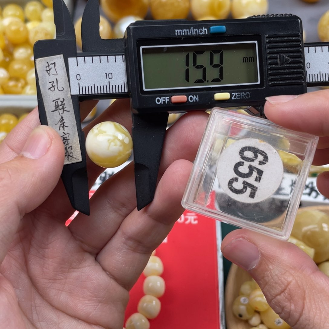 蜜蜡珠宝奇石未镶嵌