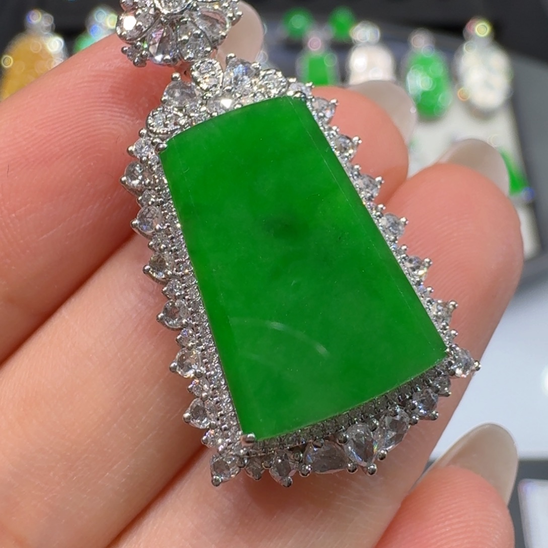 翡翠18K金镶嵌颈饰收到货48小时鉴赏期