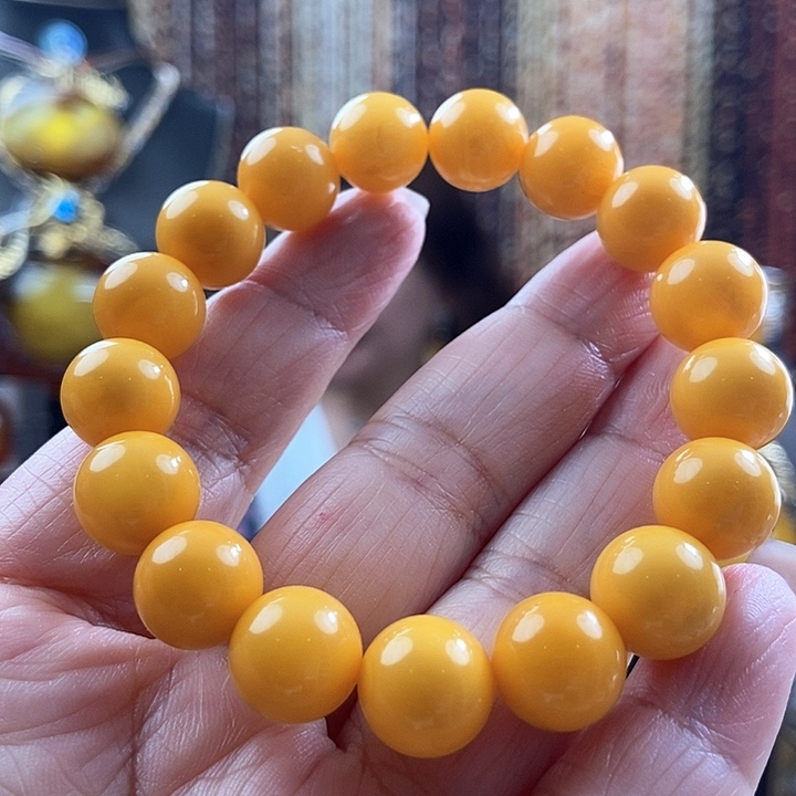 琥珀未镶嵌手链鸡油黄手串