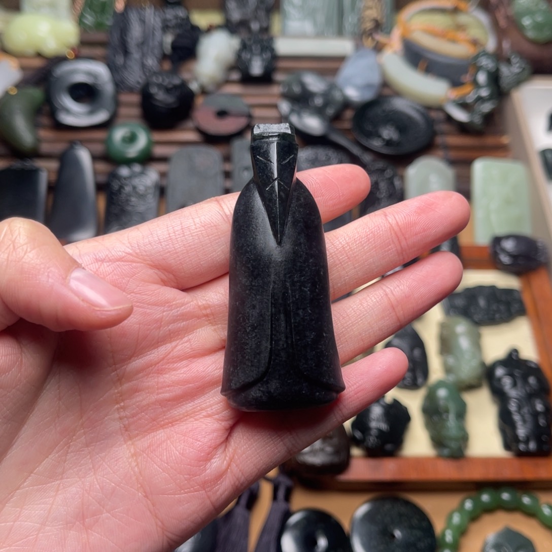 远***山和田玉未镶嵌把件