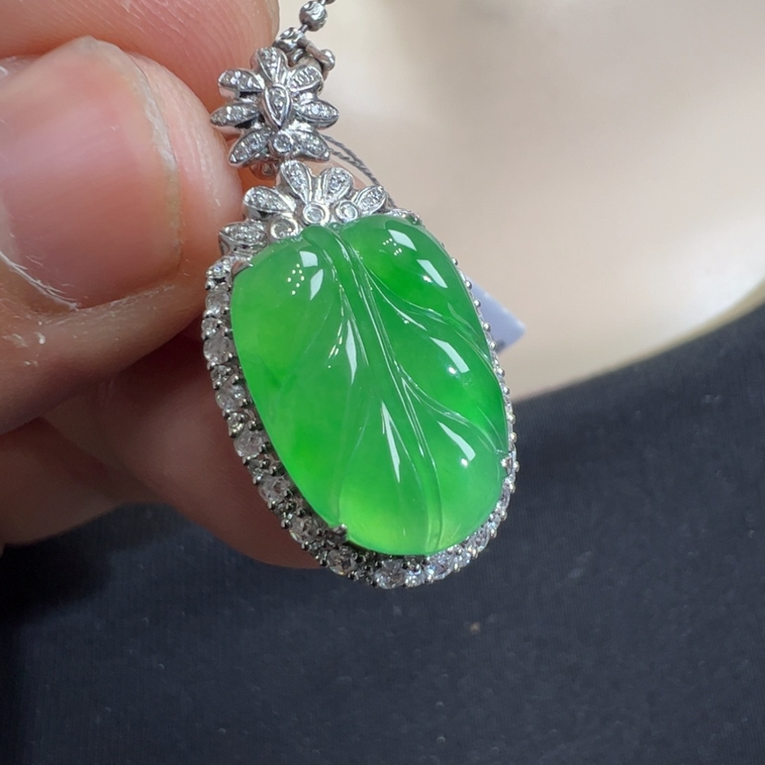 翡翠吊坠(不含链)18K金镶嵌