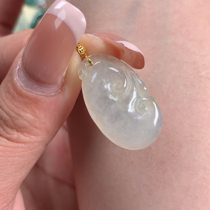 翡翠颈饰18K金镶嵌如意