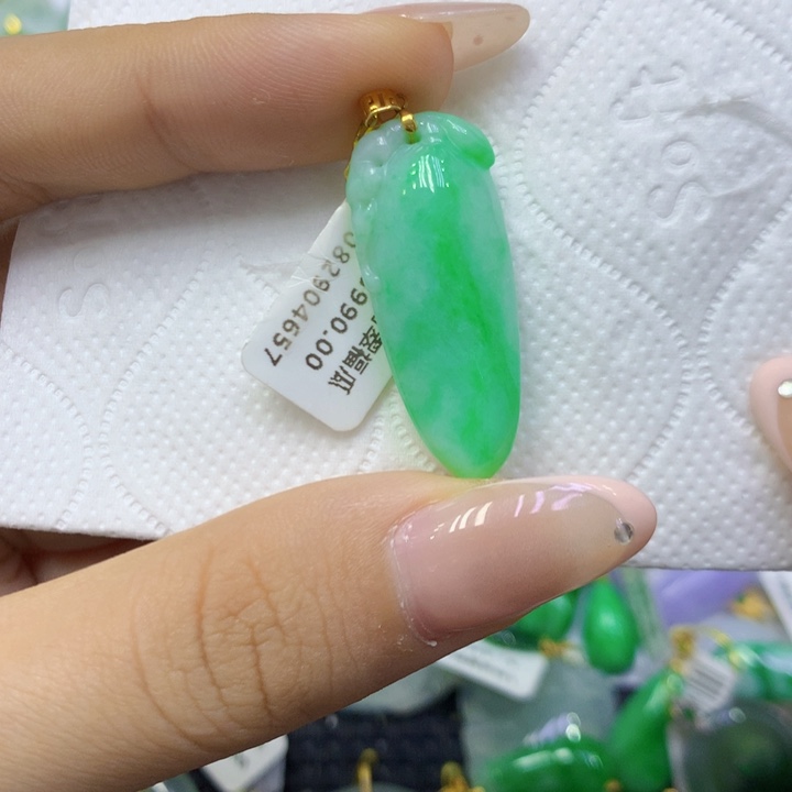 颈饰18K金镶嵌翡翠