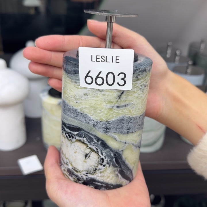 X603.                 罐