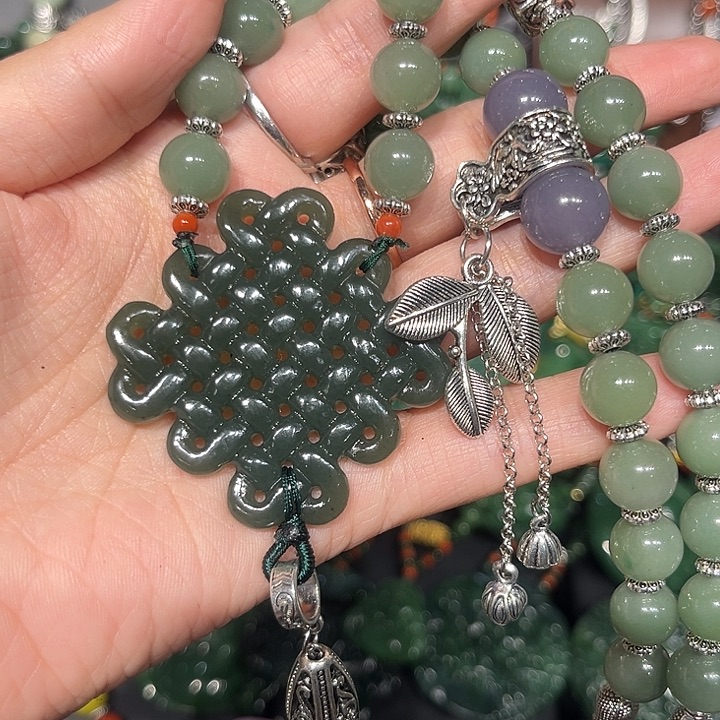 颈饰未镶嵌和田玉（糖玉）