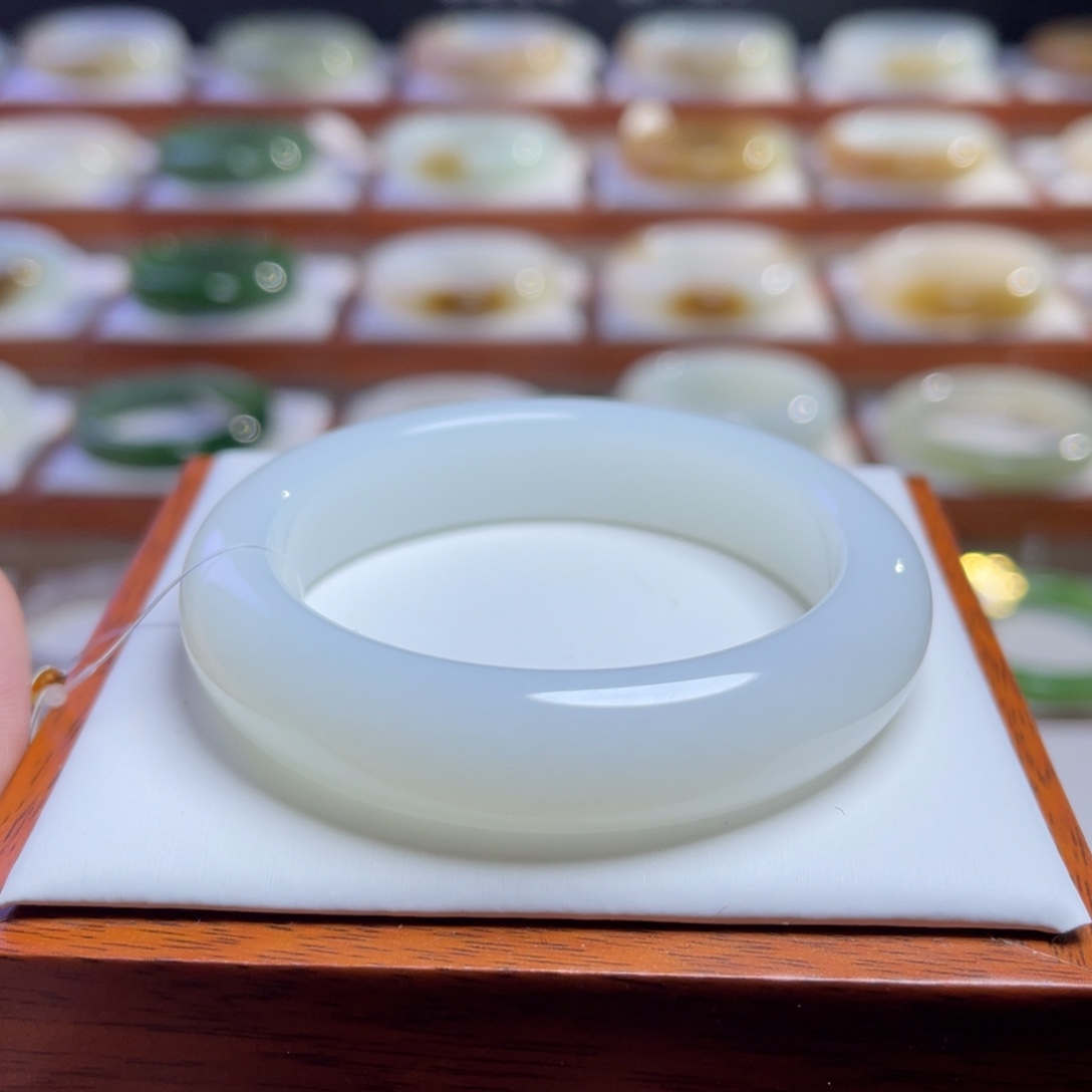 【闪购商品】和田玉手镯未镶嵌