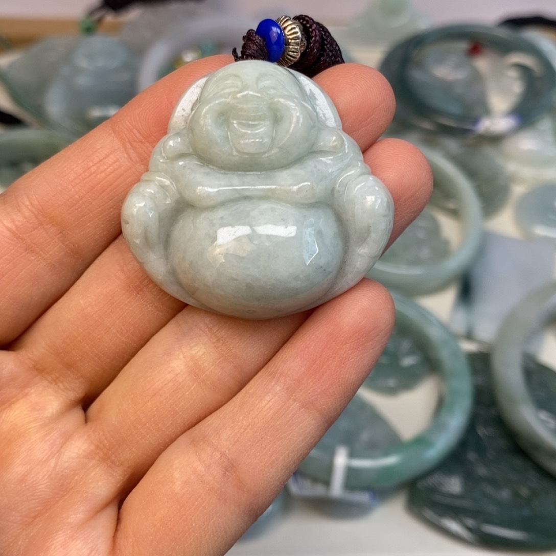 翡翠颈饰未镶嵌佛公