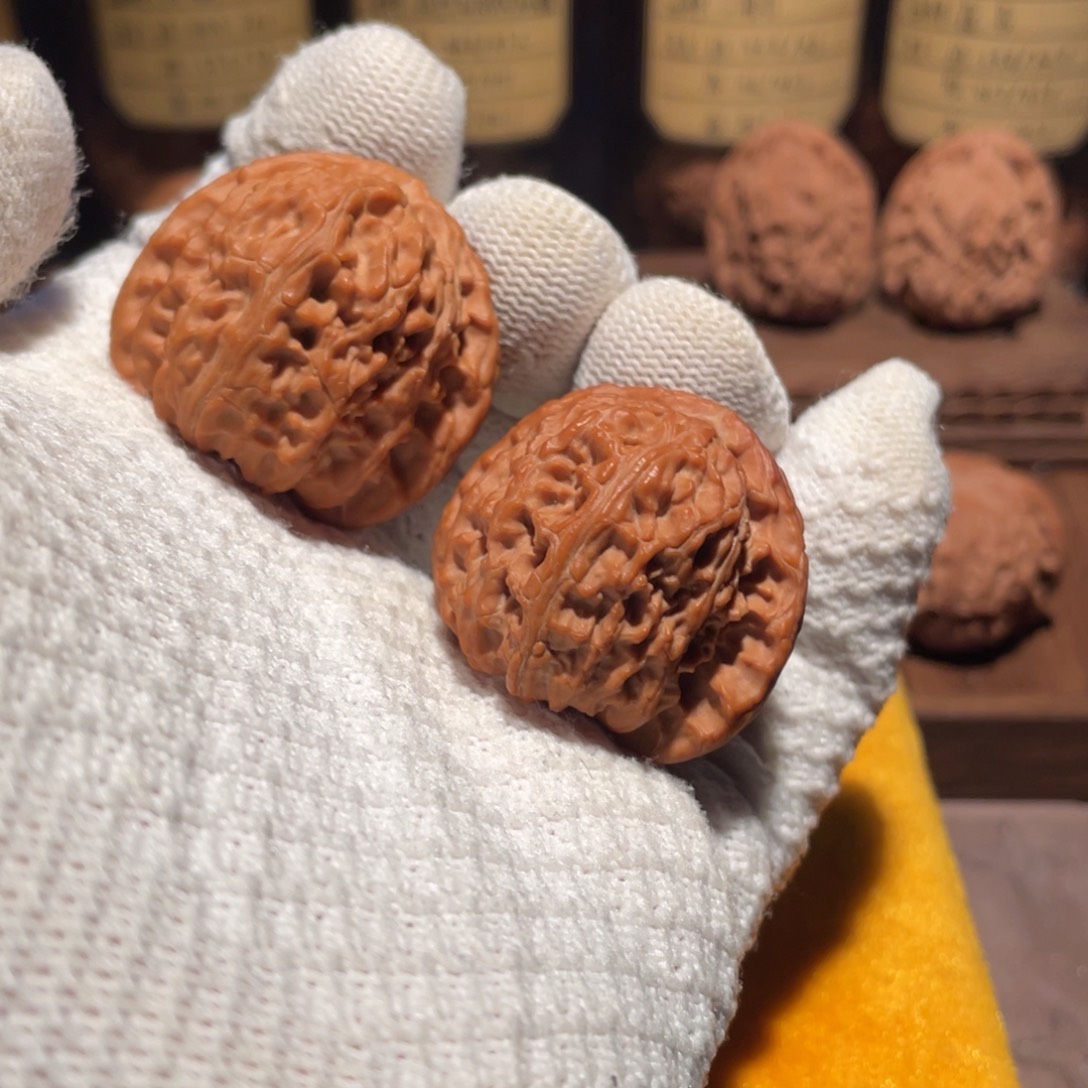 文玩核桃把件37球白