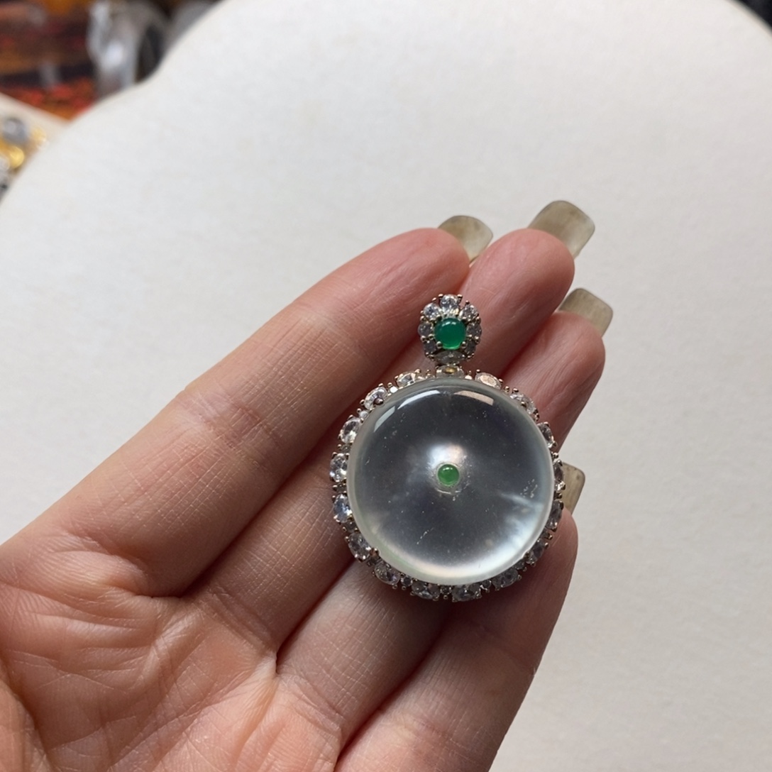 石英质玉未镶嵌颈饰