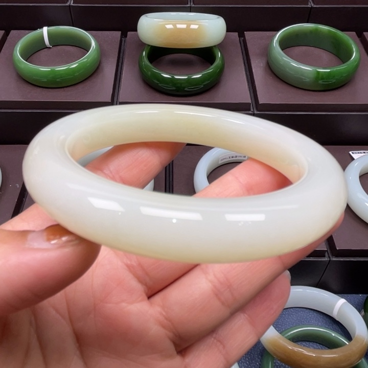 和田玉未镶嵌手镯6162