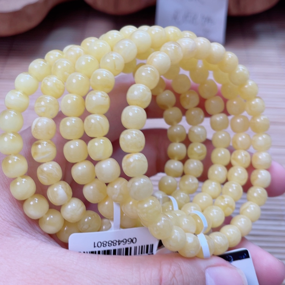 蜜蜡未镶嵌裸石多样性发其中一个