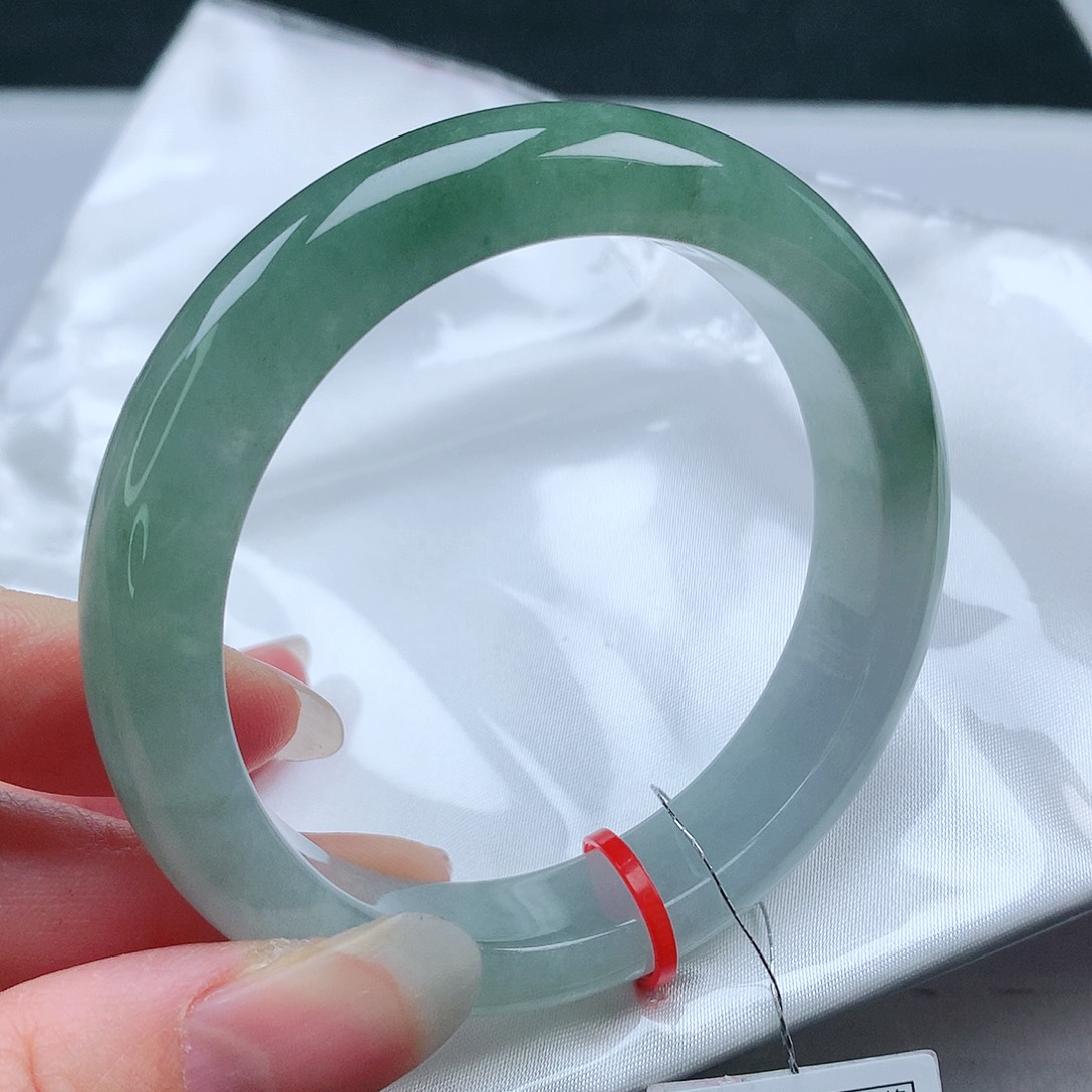 翡翠手镯未镶嵌56圈