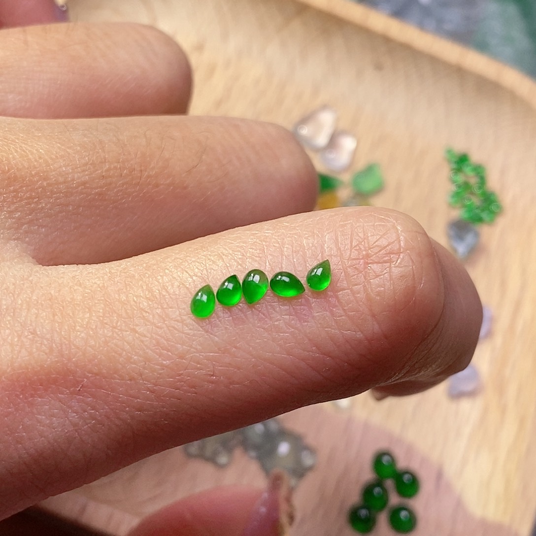 翡翠颈饰未镶嵌翡翠